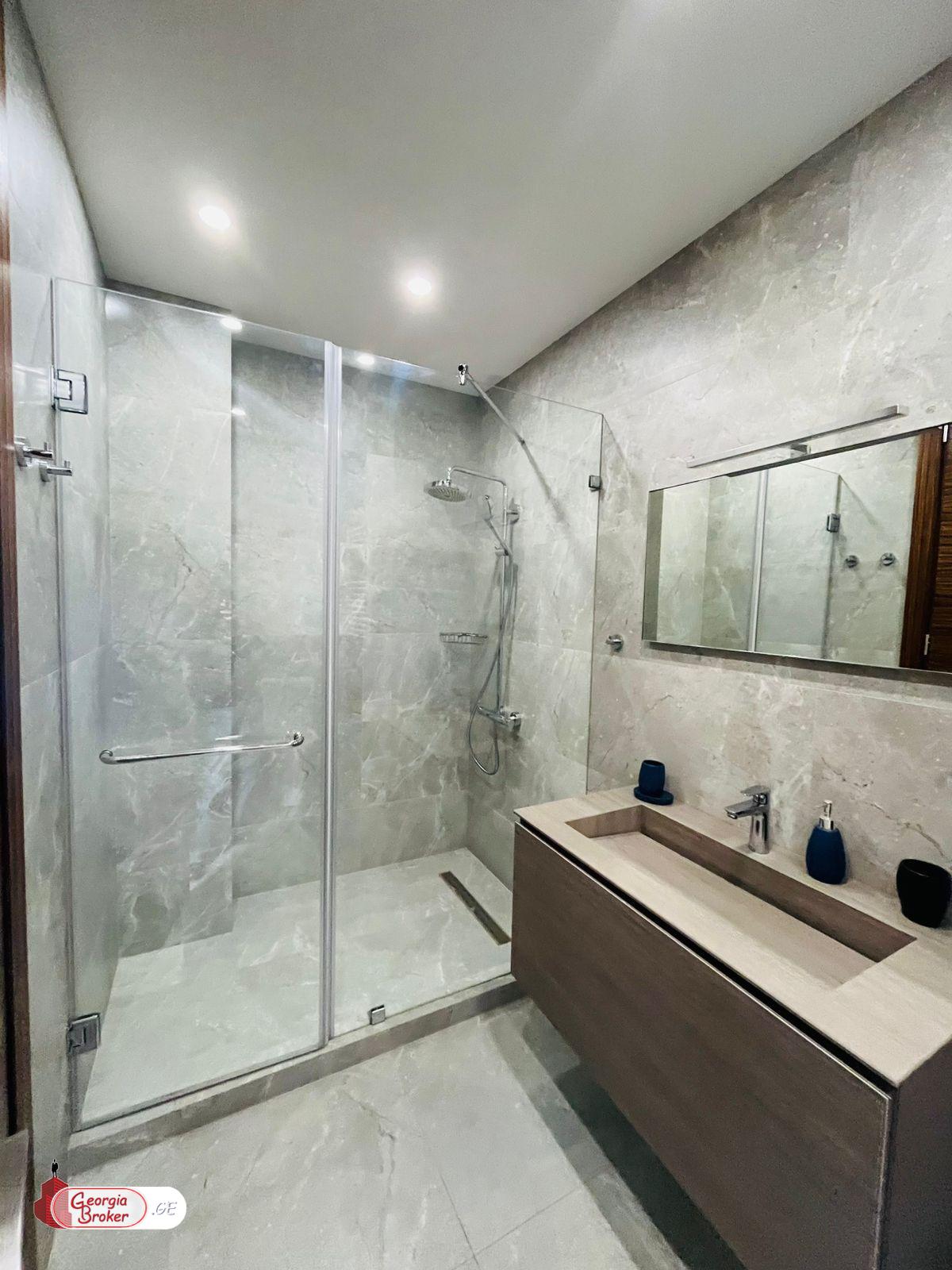 nearly repaired 6-room apartment for sale